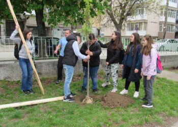 ОУ „Олимпи Панов“ участва в кампания за четене и чист въздух за децата /ВИДЕО/