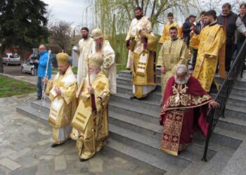 Обновената църква „Св.Петка“ в Русе посрещна празнично миряните /ВИДЕО/