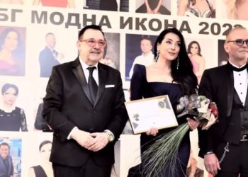 Изкуствоведът Христина Бобокова получи награда „БГ модна икона 2023“
