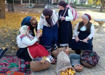 Читалището в Борово показа своя филм „Един пазарен век от миналия век“