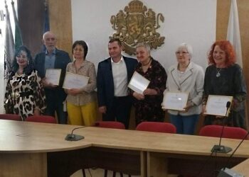 Кметът награди русенски артисти за дългогодишната им отдаденост към културата на града
