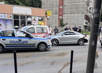 Пешеходка и още двама пострадаха при катастрофа на пешеходна пътека в Русе