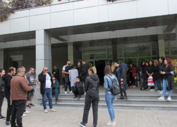 Близки на починалата родилка в Русе излязоха на протест, искат отговори /ВИДЕО/