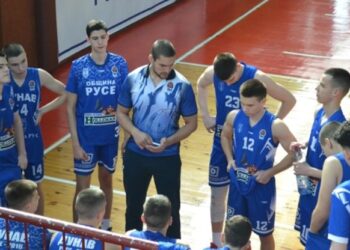 Баскетболистите на „Дунав“ до 17 г. излизат днес за титлата в Русе