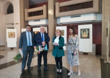 Изложба на русенска художничка подкрепя инициативата на Фондация „Александър Русев“ за басейн в Русе