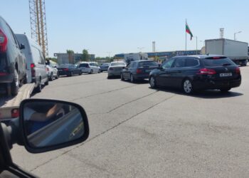 Засилен трафик на влизащи автомобили през Дунав мост в Русе