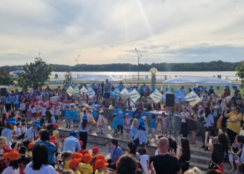 Малчуганите от ДГ „Снежанка“ направиха празник с кауза за деца с увреждания