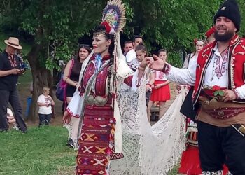 Автентична сватба пресъздадоха на събора „Родолюбие от Поломието“ в Сваленик