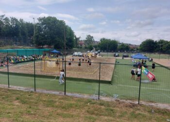 Турнирът по плажен хандбал в Бяла започна оспорвано в първия ден