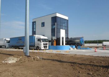 Буферният паркинг за тирове към Дунав мост заработи неочаквано от днес /ВИДЕО/