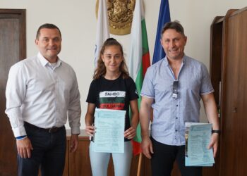 Кметът Пенчо Милков награди държавната шампионка по джудо и самбо Найля Наим