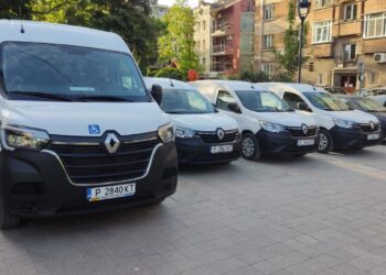 Четири нови автомобила ще обслужват социалните услуги в Русе