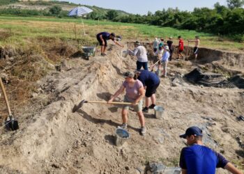 Британски студенти започнаха археологически разкопки при село Бъзовец