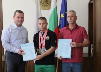 Кметът Пенчо Милков отличи щангиста Джан Зарков за европейската му титла