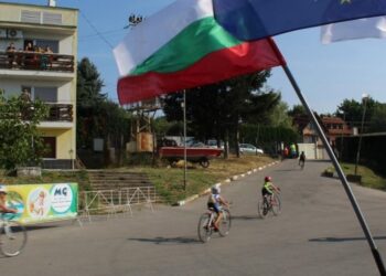 Турнир по триатлон променя движението на автомобили към Лесопарка