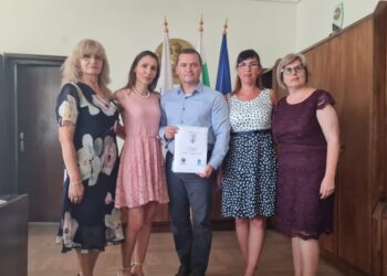 Кметът подписа колективен трудов договор за работещите в общинска администрация Русе