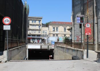 Подземният паркинг до Доходното здание затваря за четири дни