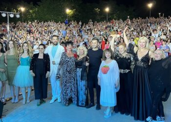 Препълненият Летен театър в Русе аплодира над три часа звездите от „Обич и песен“