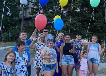 Изпратиха с балони 16-годишния Сашко от Русе за жизненоважната операция