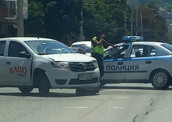 Жена пострада заради 67-годишен водач, минал на червено