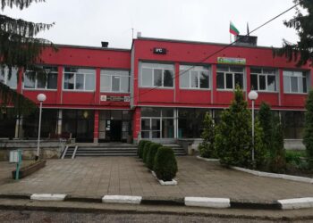 9-годишно момиче ограби възрастна жена посред бял ден