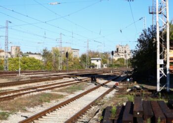Тракторист от Ветово се спаси, след като машината му бе ударена от влак