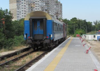 Новият жп перон в Русе спира пресичането през линията, до него правят „Лидл“ /ВИДЕО/