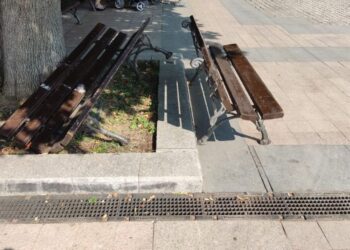 Вандали продължават да рушат в центъра на Русе /ВИДЕО/