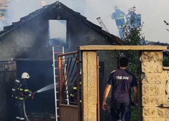 Пожар в лятна кухня пламна тази вечер в село Николово