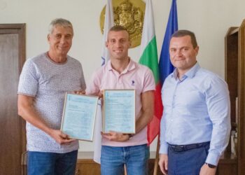 Двукратният световен шампион Християн Стоянов получи награда от кмета Пенчо Милков