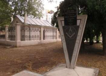 Възстановиха гробницата на Захари Стоянов в Русе