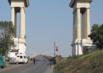 Пуснаха и движението за камиони през Дунав мост, ремонтът продължава