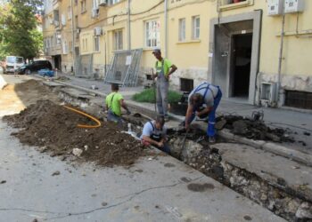 Скъсан газопровод при изкопни дейности вади проблема с подземните комуникации /ВИДЕО/