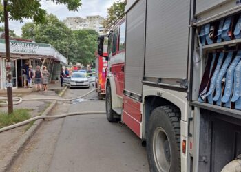 Гъст дим стресна сутринта жителите на кв.“Здравец-Изток“ в Русе /ВИДЕО/