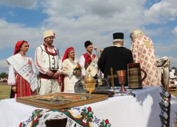 Мария и Дойчин се венчаха по ритуала на старата Сандровска сватба /ГАЛЕРИЯ/