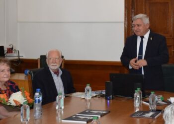 Русенският университет посрещна топло проф.Рефетов на премиерата на книгата за рода му