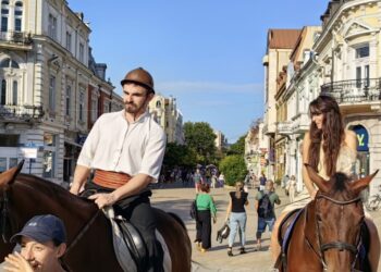 Предпремиерно: Крали Марко обиколи на кон центъра на Русе