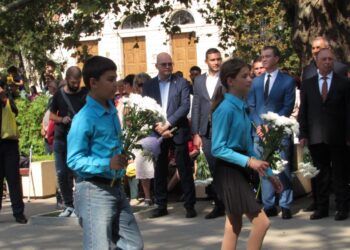 Русе отбеляза Съединението, почете и жертвите от бедствието в Царево /ВИДЕО/