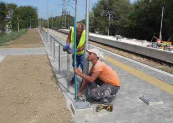 Специално LED осветление и ограда правят на обновената Товарна гара /ВИДЕО/