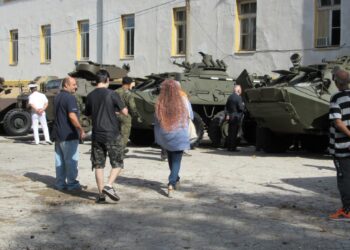 Родители и деца разгледаха военни машини и оръжия на празника на поделението в Русе /ВИДЕО/