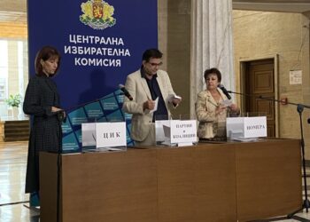 Изтеглиха номерата за бюлетините, ето ги за партиите и коалициите в Русе /СПИСЪК/