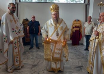 Митрополит Наум освети ремонтирания параклис към църквата „Св.Петка“ в Русе