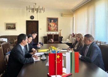Китайският посланик обсъди в общината предстоящия Фестивал на драконовите лодки в Русе