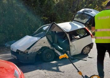 Четирима пострадаха при челен удар между Червена вода и Николово