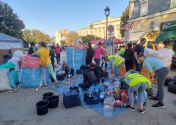 Русенци напълниха цял тир в кампанията „Капачки за бъдеще“ за нова детска линейка