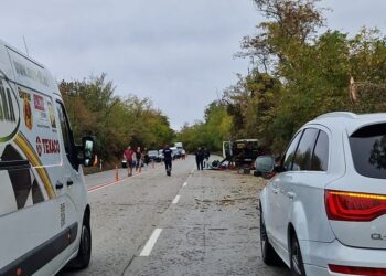 Камион катастрофира на пътя Русе-Бяла, движението е затруднено