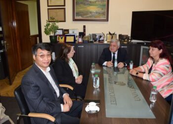 Институт „Конфуций“ отличен за 10-годишнината на Канев център към Русенски университет