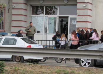Освободиха учениците от ПГ по туризъм от часове заради сигнал за бомба /ВИДЕО/