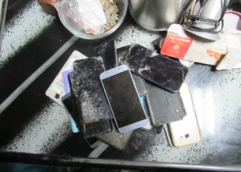 Полицейска акция във Ветово, арестуваха трима за телефонни измами