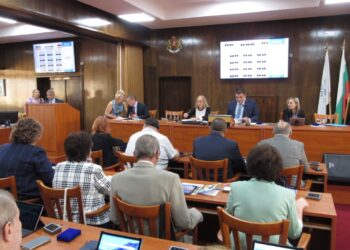 Общински съветници искат на сесията да има точка за напрежението около буферния паркинг